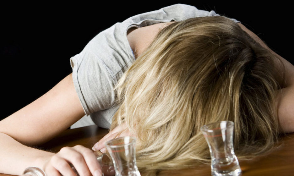 Почему у пьющих людей наблюдаются проблемы с костями