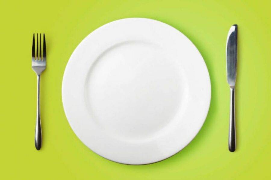 Через сколько после, до и во время еды можно пить воду: разбираемся с физиологией