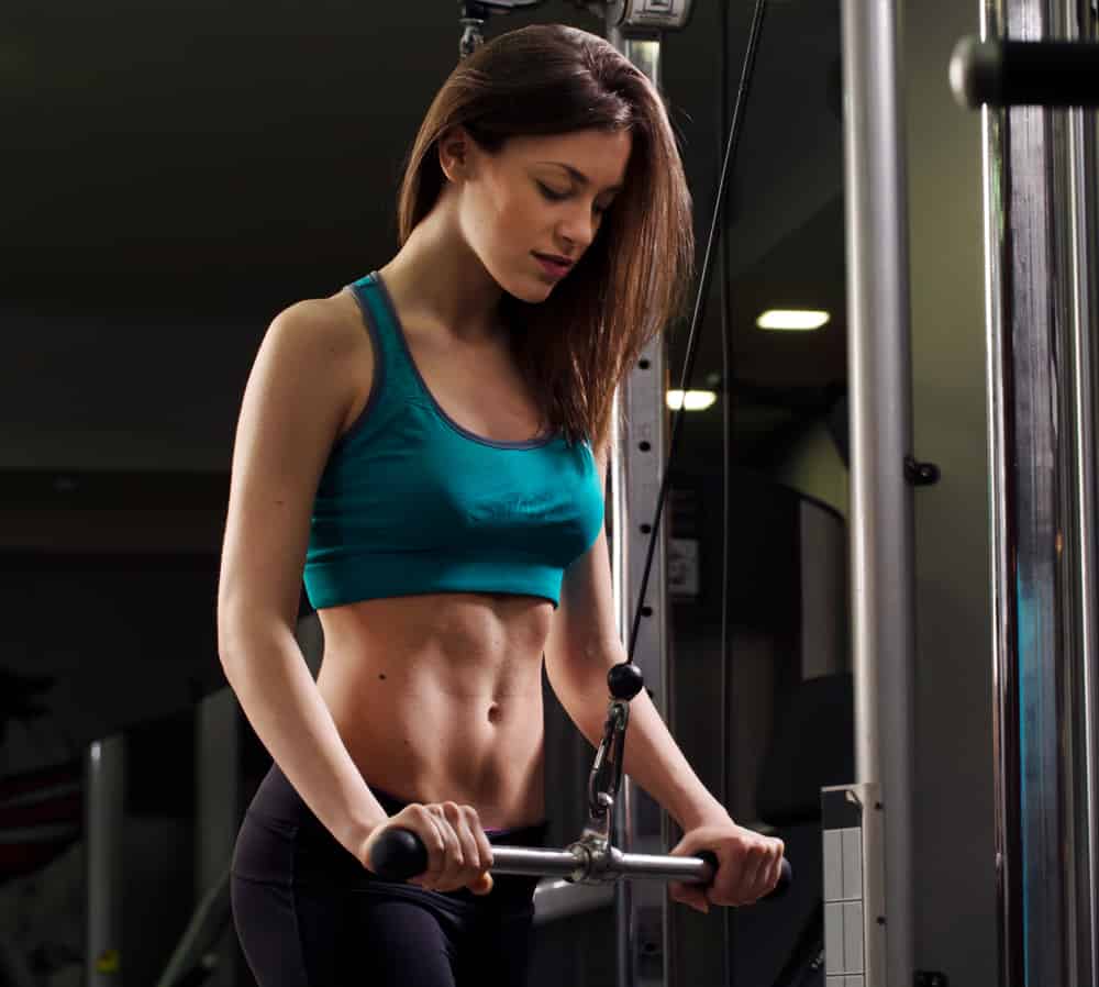 Тяга верхнего блока прямыми руками