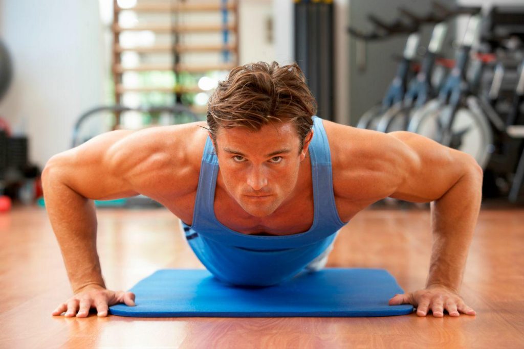 Тренировки для похудения для мужчин: программа для дома и зала