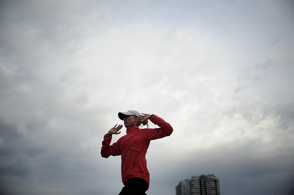 Растяжка перед сном: польза и упражнения для всего тела