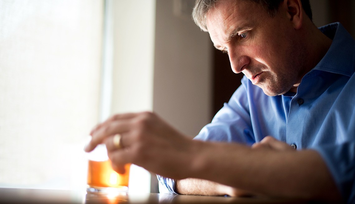 Почему у пьющих людей наблюдаются проблемы с костями