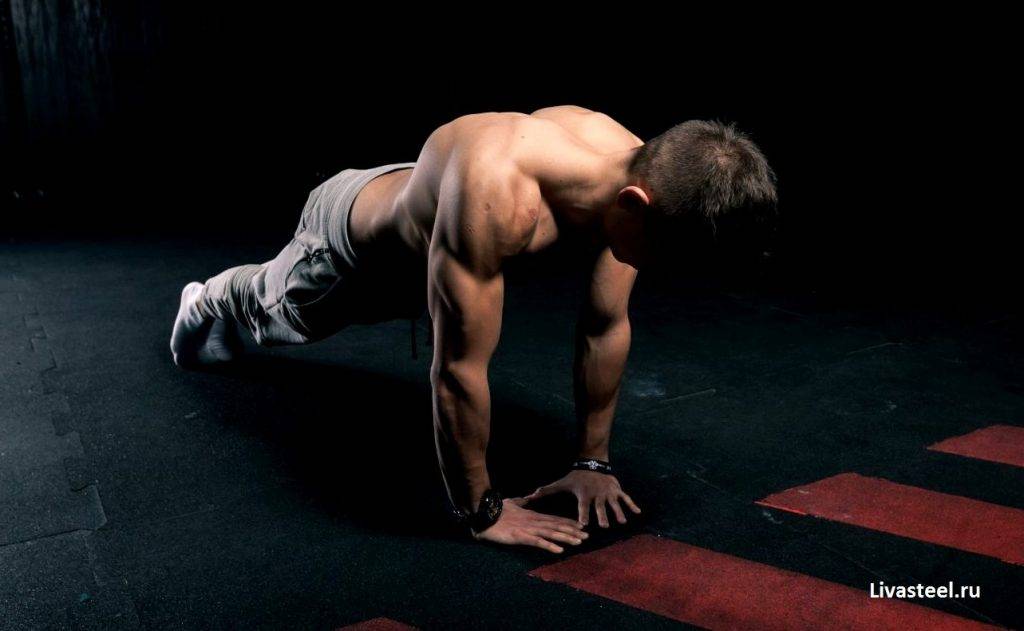 Тренировка на улице: лучшие упражнения на свежем воздухе для мужчин и девушек