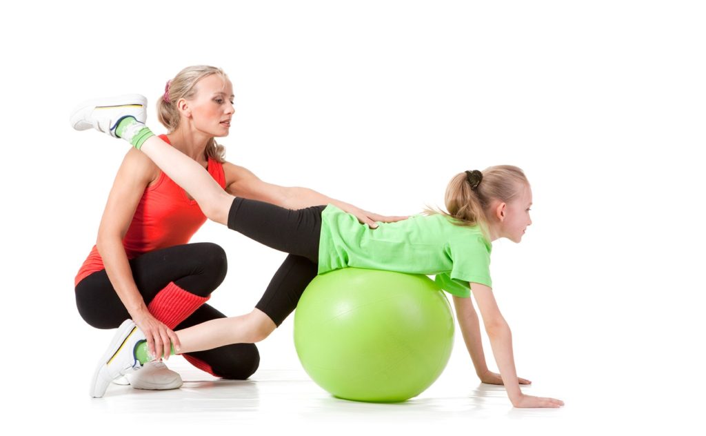 Топ упражнений для ягодиц и ног с фитболом