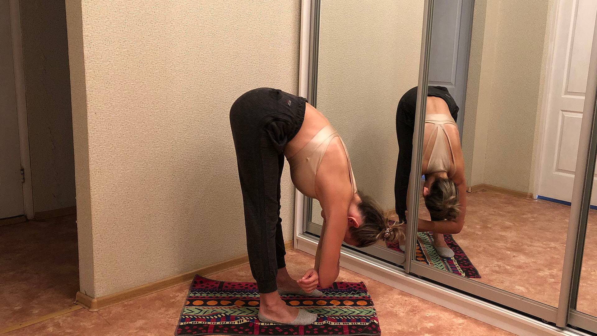 Растяжка для начинающих в домашних условиях