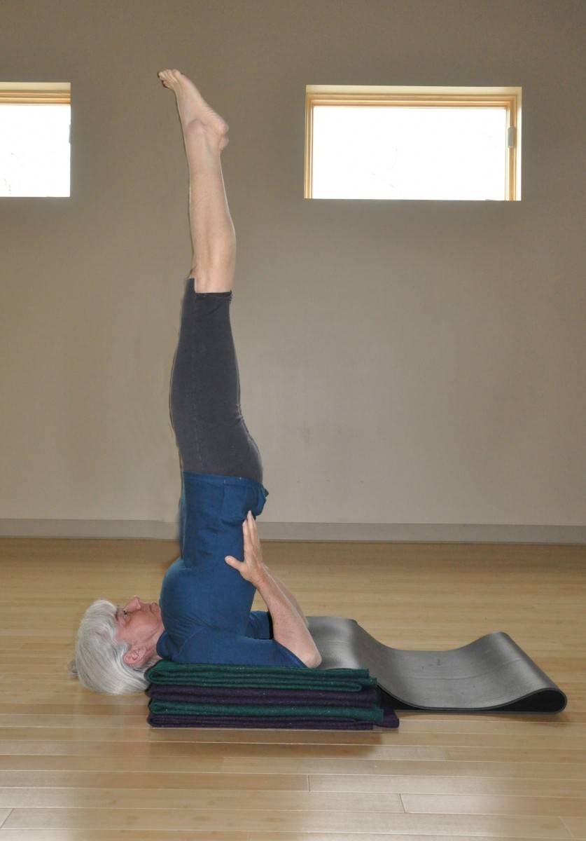 Упражнение березка: как правильно делать, польза и противопоказания