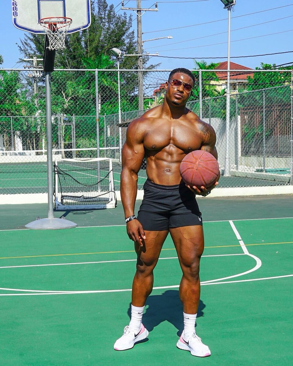 Симеон Панда – адепт натурального культуризма