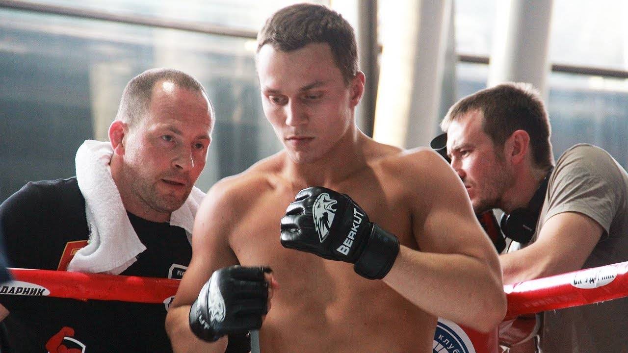 Артем Тарасов - биография, что с глазом, личная жизнь, девушка, фото ММА бойца и ютуб блогера