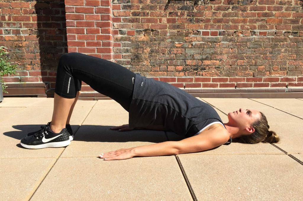 Тренажер мостик для спины – что это, как работает, польза и противопоказания