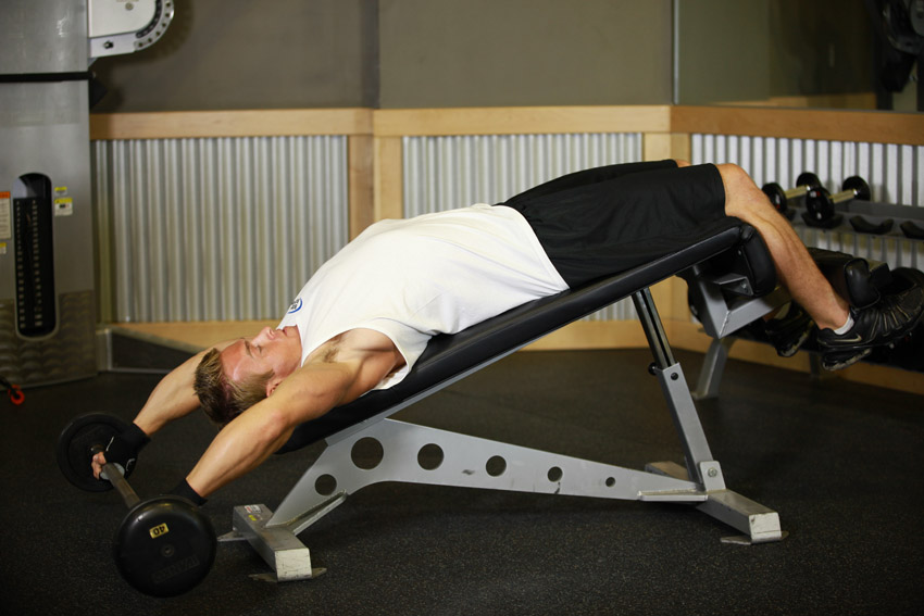 Пуловер с гантелью