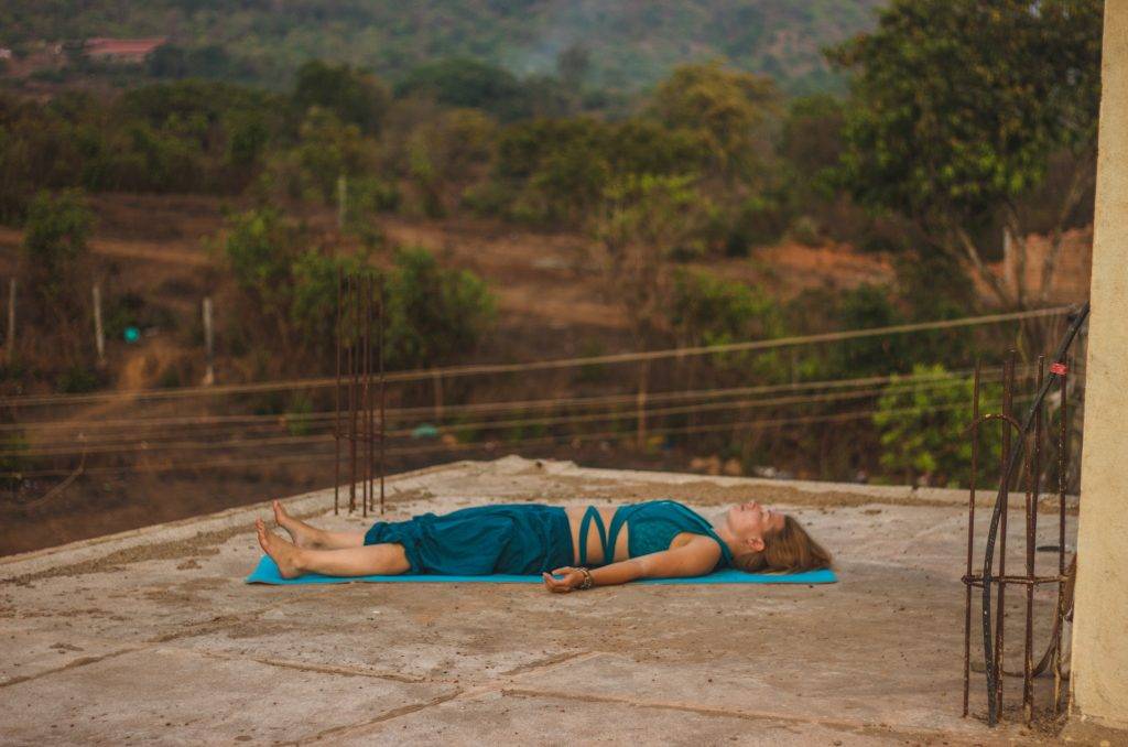 Поза лодки в йоге (Парипурна Навасана): правильная техника выполнения асаны лодочка для начинающих, польза, фото и видео