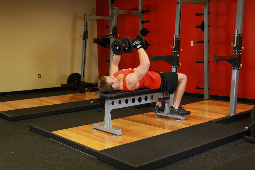 Программа тренировок с гантелями дома