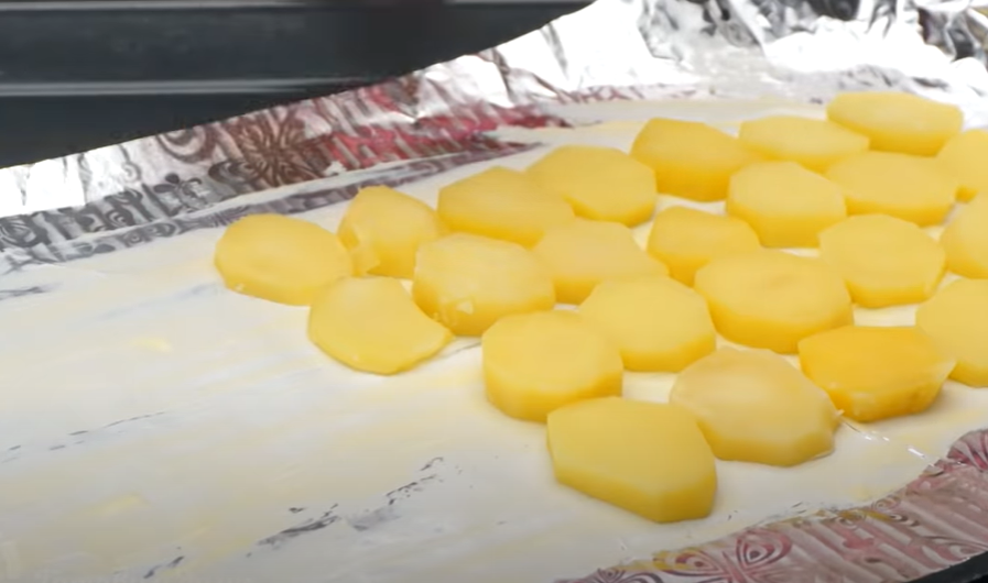 Бюджетный праздничный стол 2020: вкусное, но полезное меню с рецептами