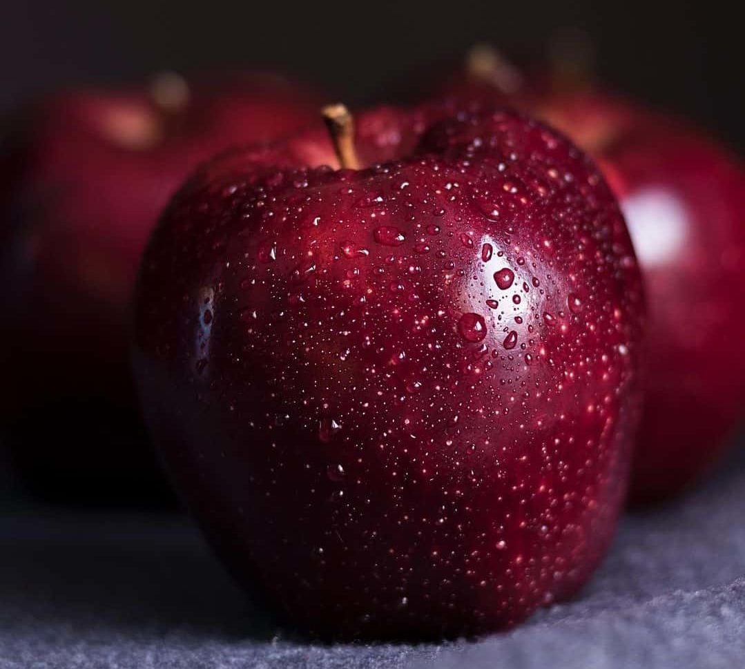 Почему покупные яблоки лучше мыть: подробно, вреден ли воск на фруктах?