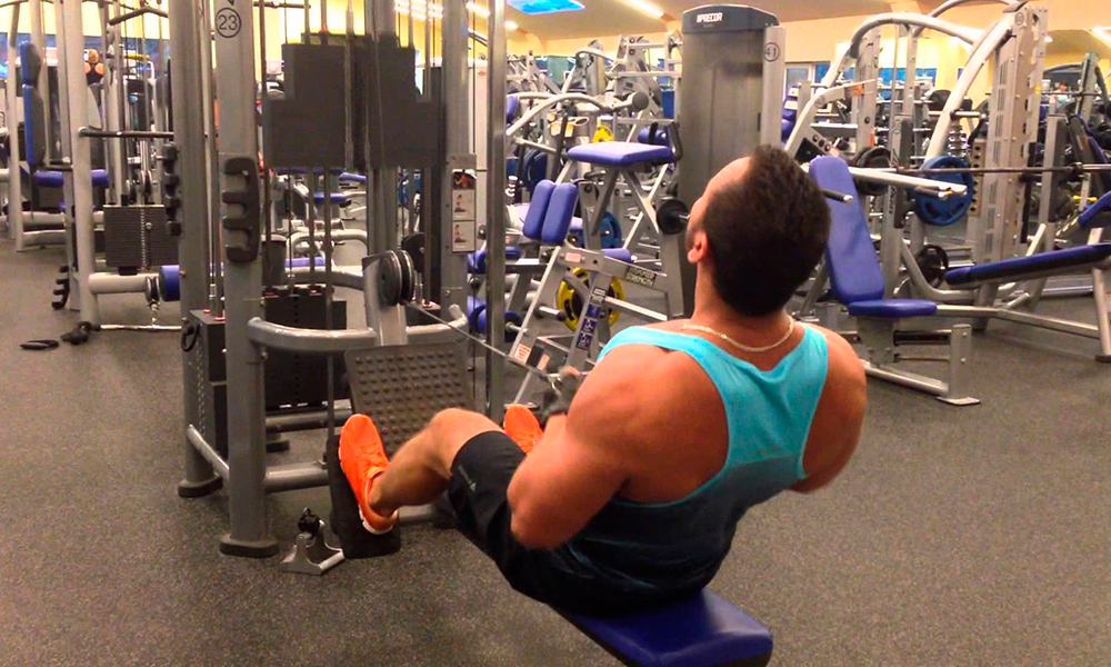 Горизонтальная тяга в блочном тренажере