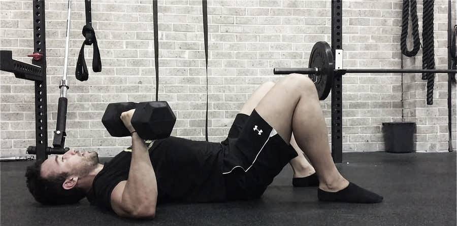Жим гантелей лежа на полу