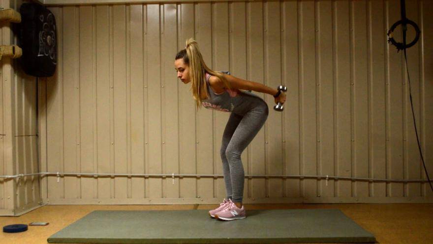 Программа тренировок с гантелями дома