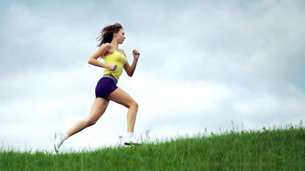 Когда лучше бегать утром или вечером?