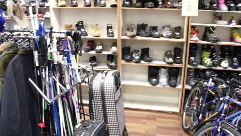 Стоит ли покупать одежду в секонд хенде