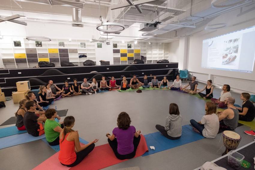 Йога для начинающих в домашних условиях: позы в йоге в картинках с названиями и описанием техники выполнения