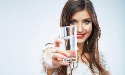 Можно ли пить воду во время еды?