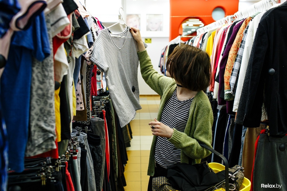 Стоит ли покупать одежду в секонд хенде