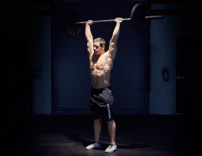 Подъем штанги на бицепс