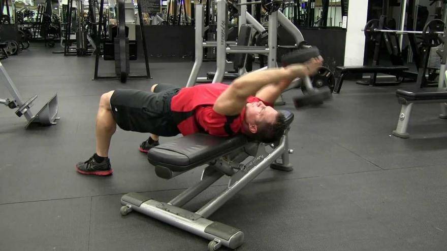 Пуловер с гантелью