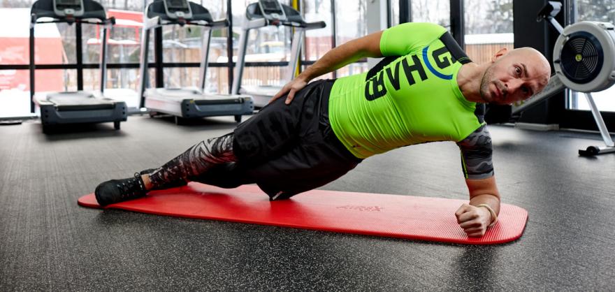 Лучшие упражнения на пресс для девушек в тренажерном зале