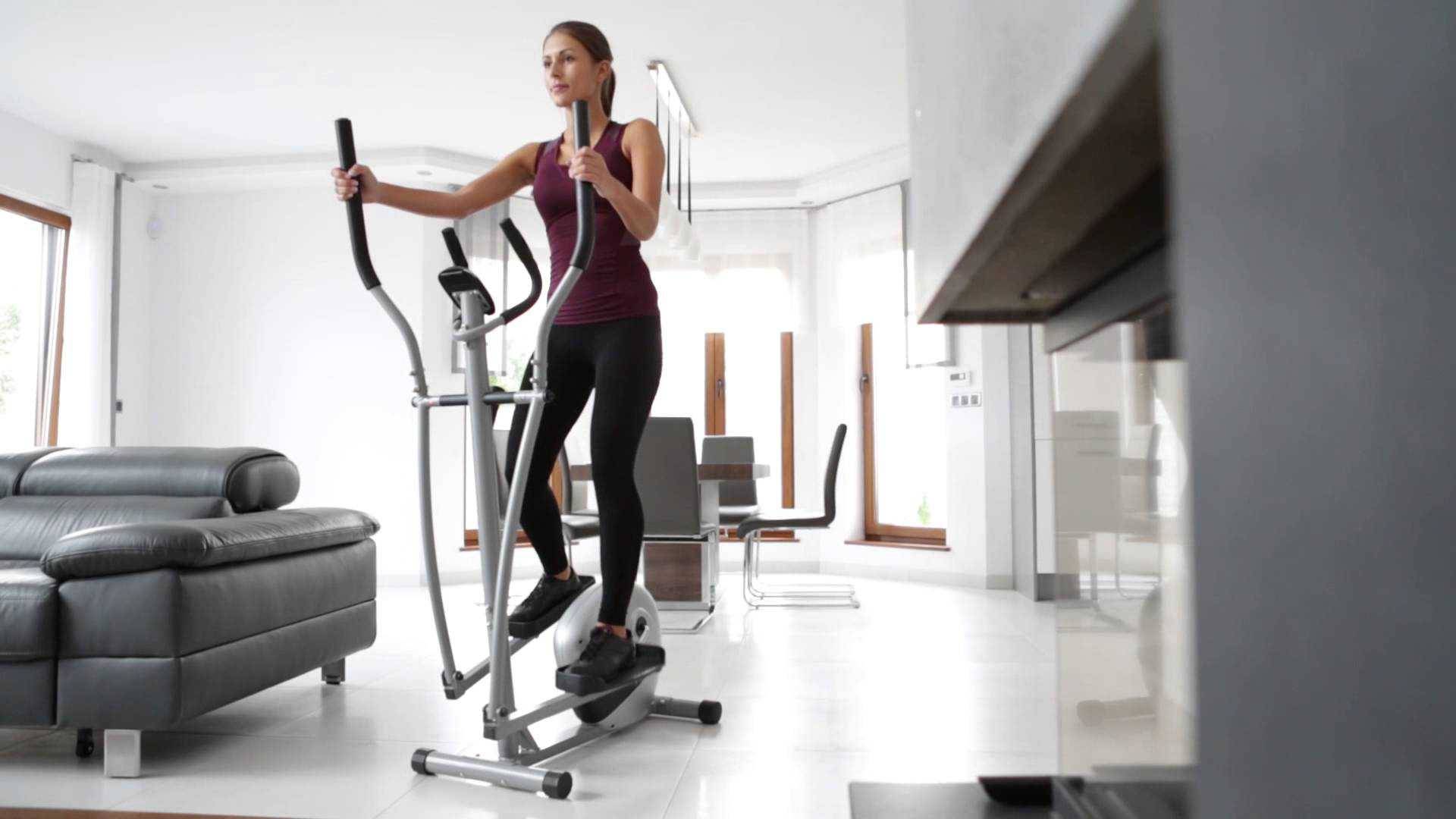 Что лучше велотренажер или беговая дорожка?