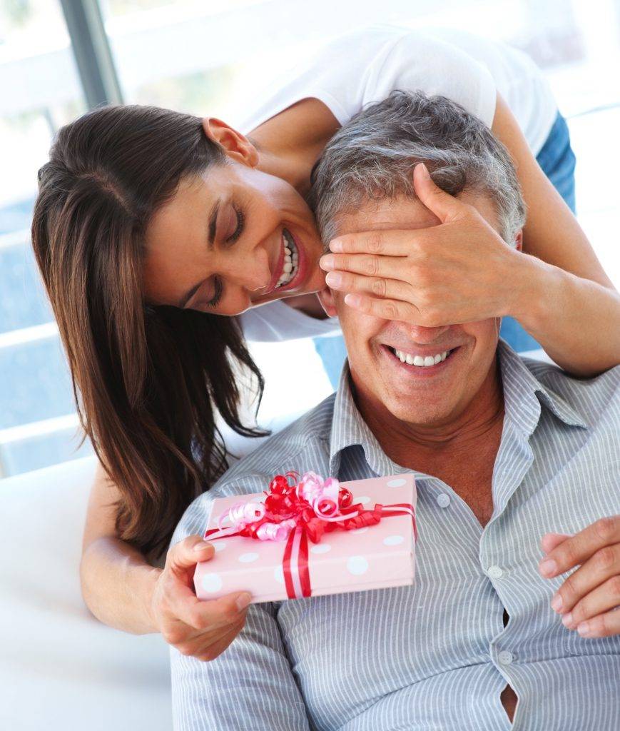 Что подарить на Новый год 2020 любимому мужчине: недорогие подарки парню и мужу