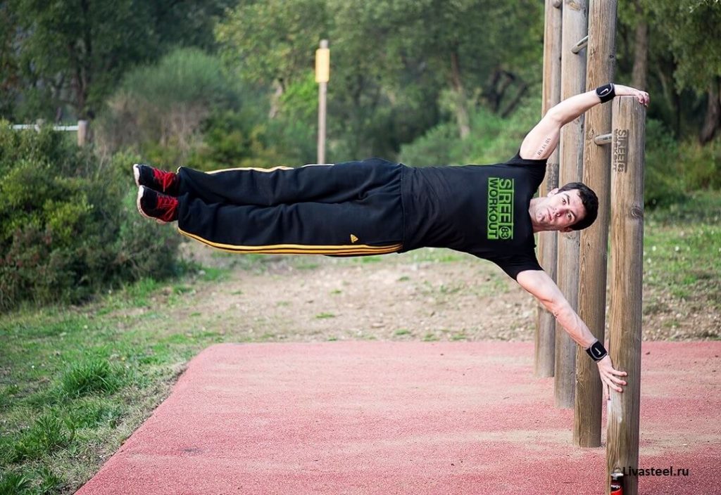 Тренировка на улице: лучшие упражнения на свежем воздухе для мужчин и девушек
