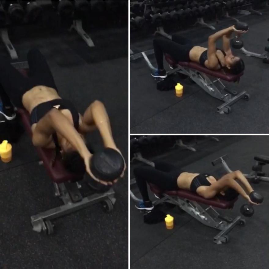 Пуловер с гантелью