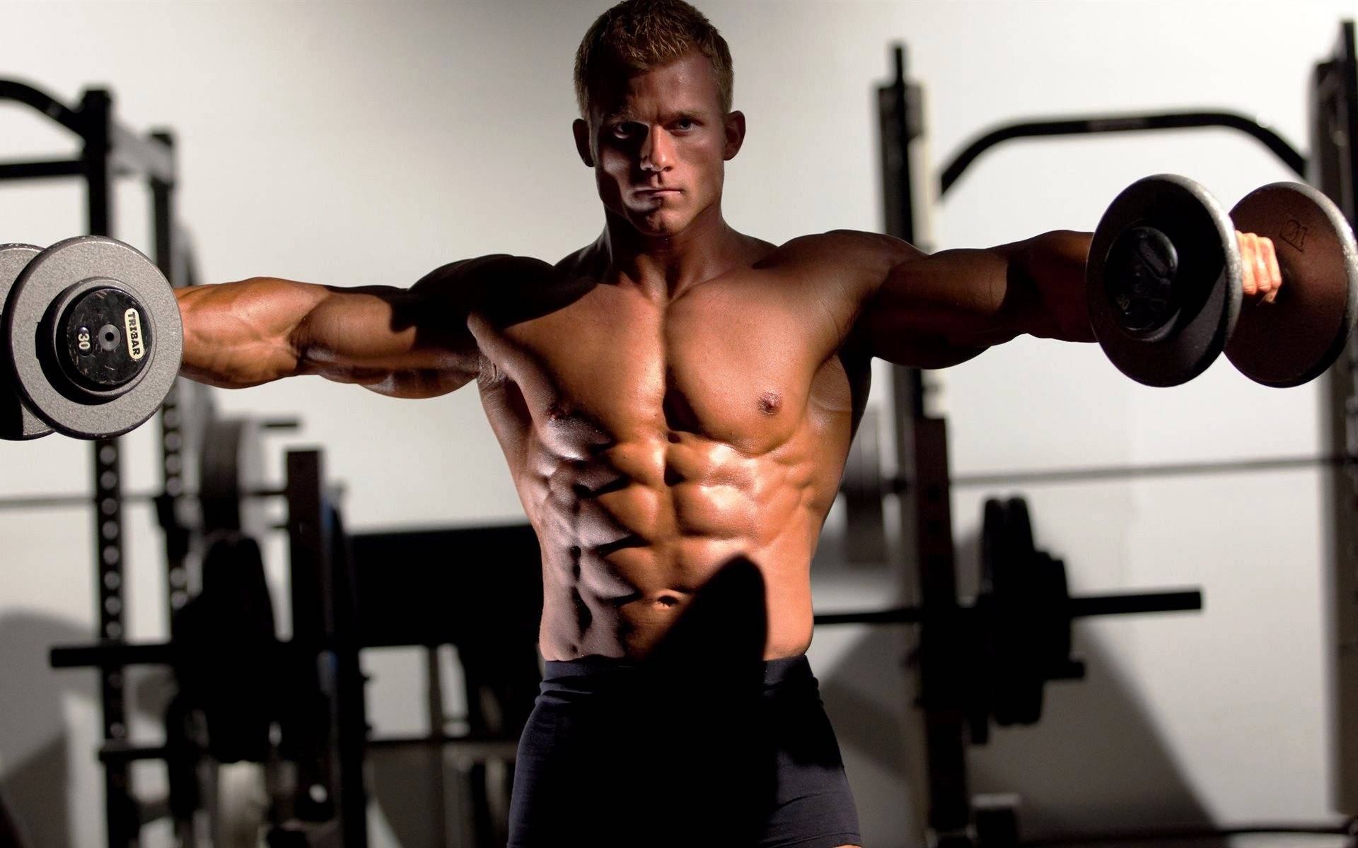 Упражнения с одной гантелей – экономичный и эффективный способ тренировок