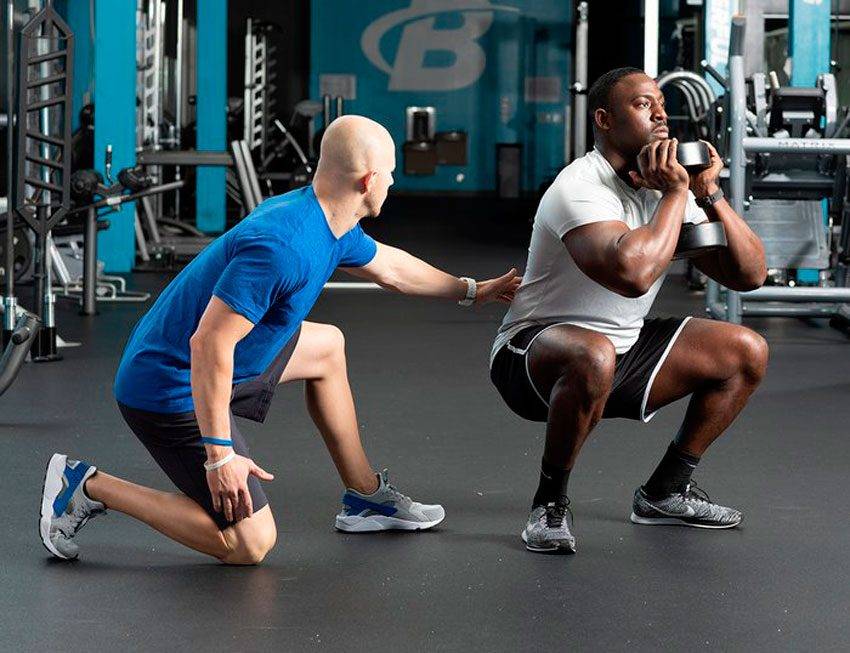 Упражнение дровосек – отличное движение для проработки пресса и верхней части тела