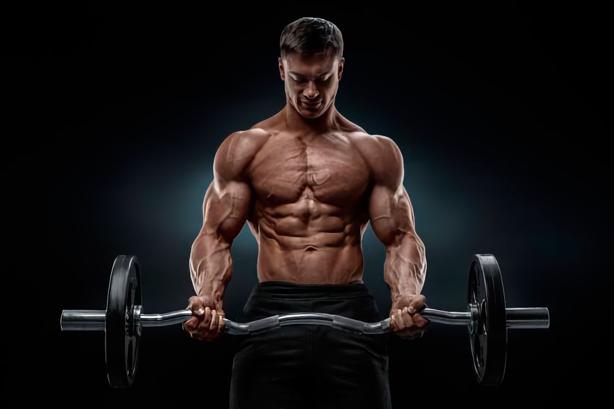 10 упражнений на бицепс для тренажерного зала