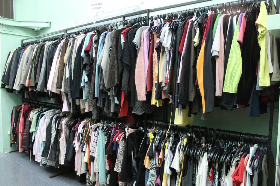 Стоит ли покупать одежду в секонд хенде