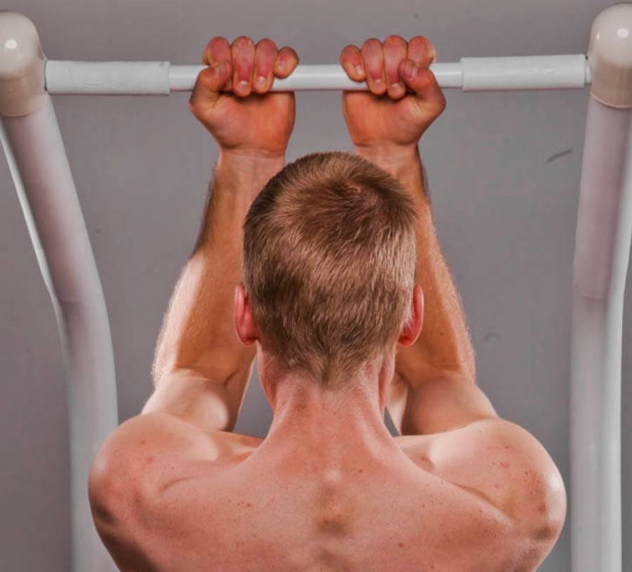 Подтягивания обратным хватом на бицепс