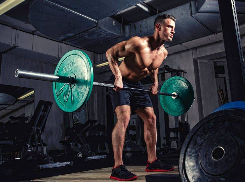 Тяга штанги к подбородку – особенности и техника узким и широким хватом